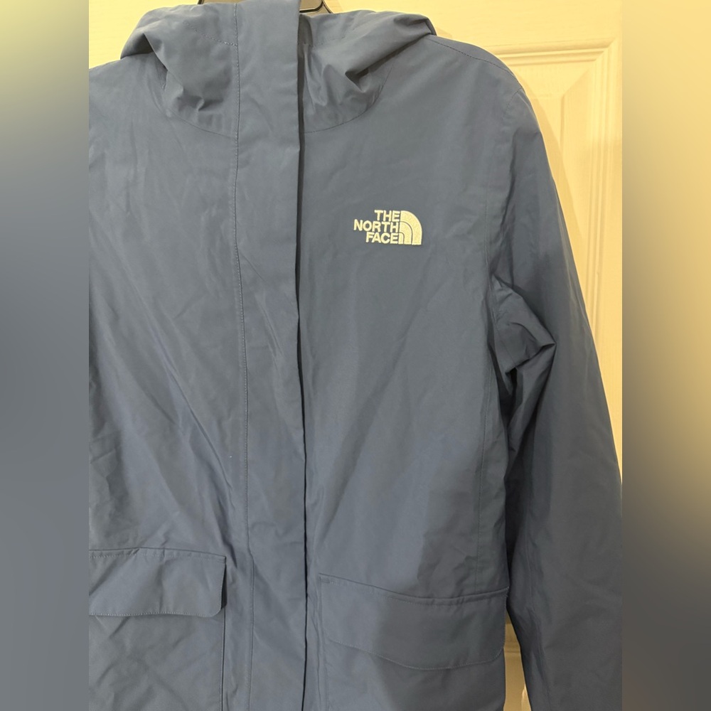 The North Face Women's Navy Blue Hooded Rain Jacket - Picture 8 of 10